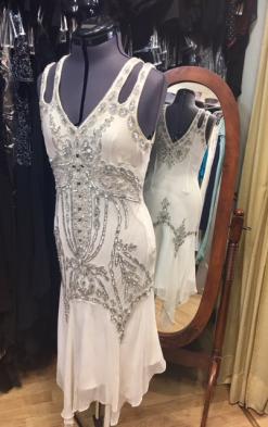 Robe de soirée longue blanche perles argentés